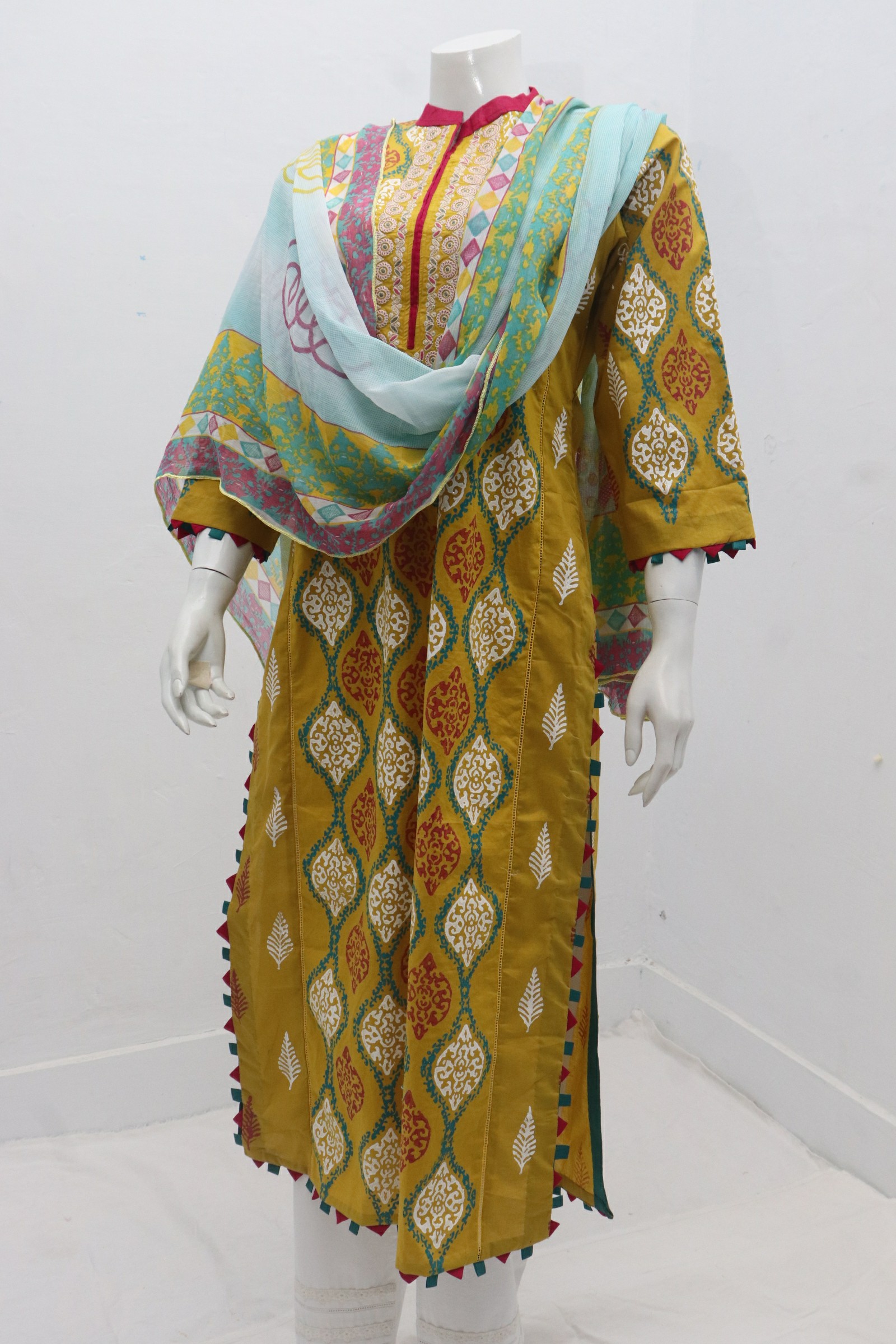 Pure Lawn Stuff Block Print Design 3 Pieces - Image 3