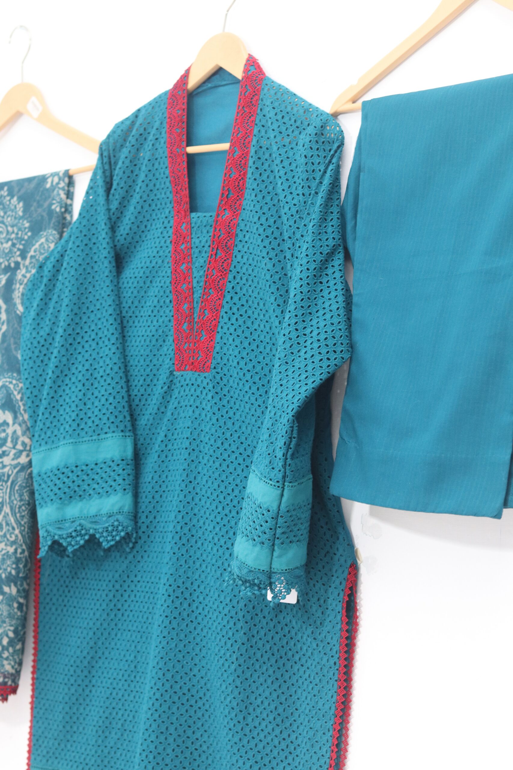 Pure Lawn Stuff chikan kari Design 3 Pieces - Image 2