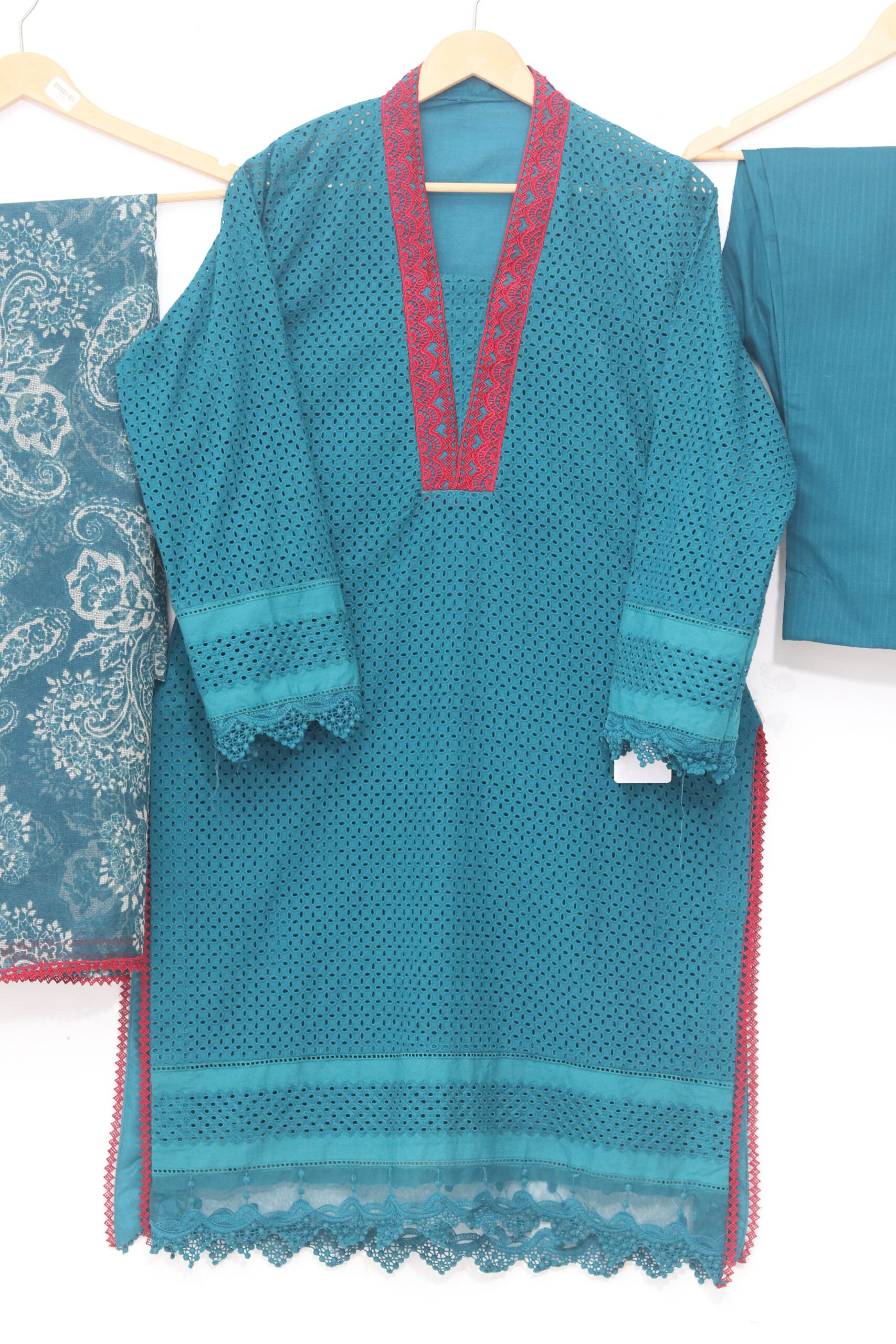 Pure Lawn Stuff chikan kari Design 3 Pieces - Image 6