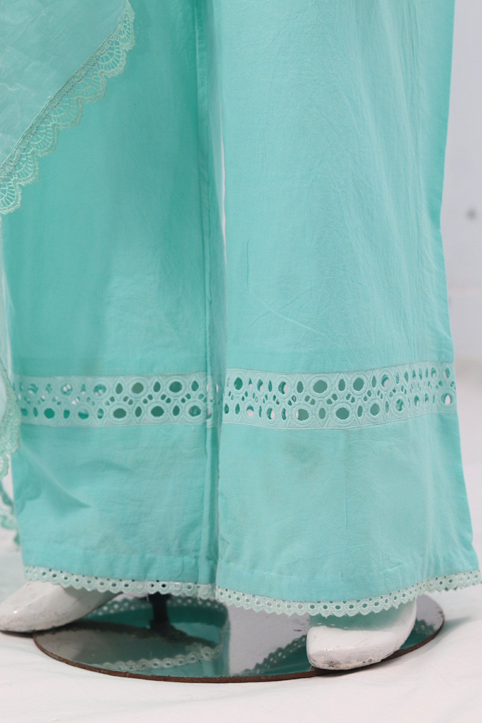 Pure Lawn Stuff Chikankari & Embroidrey Mirror Design 3 Piece - Image 5