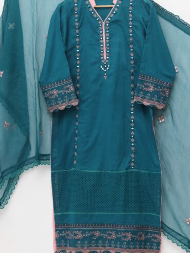 Pure Lawn Stuff  Embroidrey Mrroir Design Patch 2 Piece